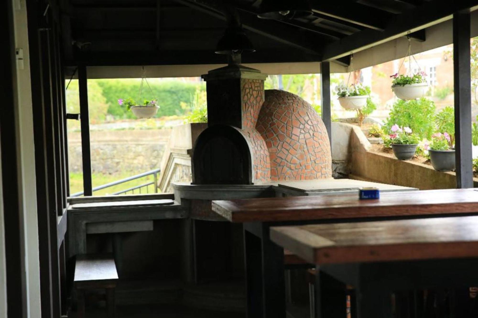 Pedro Barn Hotel At Little England Cottages 努沃勒埃利耶 外观 照片